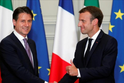 Macron y Conte piden una reforma en profundidad para responder a inmigración.-/ FRANÇOIS MORI /(REUTERS) / EFE VÍDEO