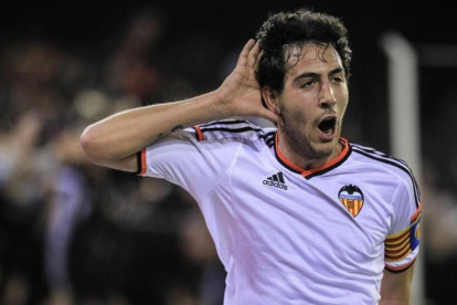 El mediocampista del Valencia, Dani Parejo, celebra en Mestalla un gol ante el Sevilla.-MIGUEL LORENZO