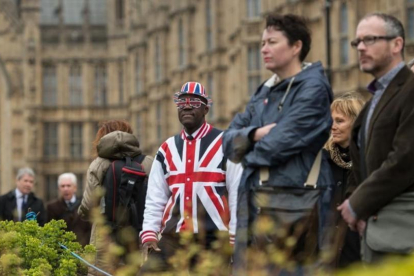 Las afueras del Parlamento británico mientras May informaba del 'Brexit'.-OLI SCARFF