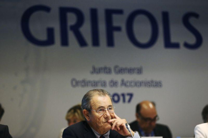 El presidente de Grífols, Víctor Grífols, durante la junta general ordinaria de accionistas del ejercicio 2017 celebrada en su sede de Sant Cugat del Vallès (Barcelona).-ALEJANDRO GARCÍA (EFE)