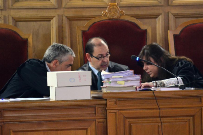 Los tres magistrados de la Audiencia Provicial de Soria.-VALENTÍN GUISANDE