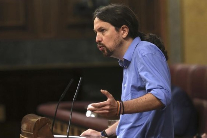 El secretario general de Podemos, Pablo Iglesias, en la tribuna del Congreso de los Diputados .-DAVID CASTRO