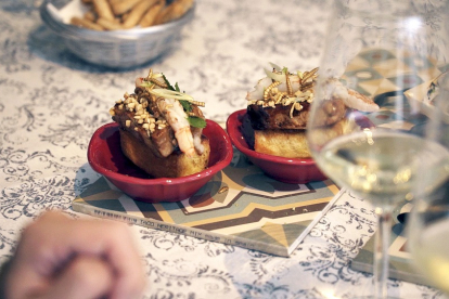 Cata de vinos de la Denominación de Origen Rueda con un menú de ‘chef’ a base de insectos. GUILLERMO DEL PALACIO