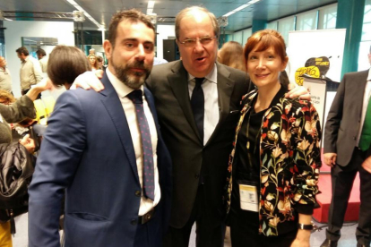 Juan Vicente Herrera junto a Rodrigo Gonzalo y Natalia Carramiñana de Malvasía en Salón Gourmets-D.S.