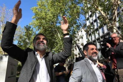 Jordi Cuixart y Jordi Sànchez acuden a declarar a la Audiencia Nacional, el 6 de octubre del 2017.-DAVID CASTRO
