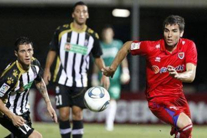 Cabrera, que debutaba con el Numancia, en el encuentro en Cartagena. / Área 11-