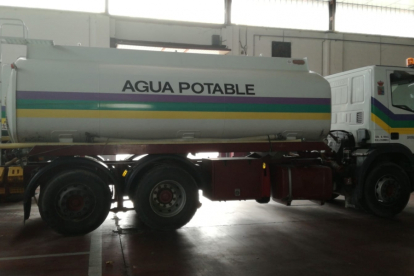 Camión cisterna del parque móvil de la Diputación Provincial de Soria. HDS