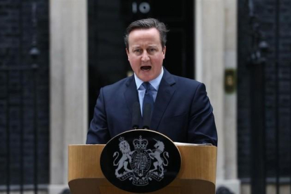 David Cameron, en la puerta de Downing Street.-JUSTIN TALLIS