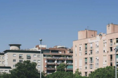 La compraventa de viviendas en Cataluña se dispara más de un 22% en abril.-EL PERIÓDICO