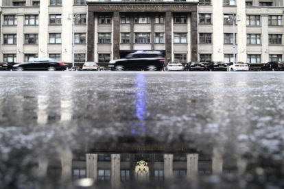 Fachada de la Duma o Cámara Baja del Parlamento Ruso, en Moscú.-MAXIM SHIPENKOV / EFE