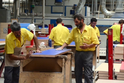 Trabajadores de Norma Doors.-A. M.