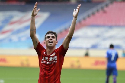 Oscar (Shanghai SIPG) celebra un gol en el derbi de Shanghai.-GETTY