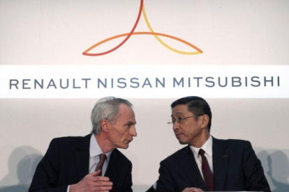 Jean-Dominique Senard (izquierda) e Hiroto Saikawa, CEO de Nissan.-EL PERIÓDICO