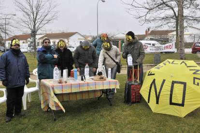 Una de las convocatorias de protesta realizada por el grupo ecologista Asden el pasado año. / ÁLVARO MARTÍNEZ-