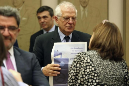 Josep Borrell, tras comparecer en el Congreso de los Diputados.-/ DAVID CASTRO