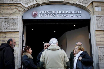 Oficina del Monte Dei Paschi en Roma.-REUTERS / MAX ROSSI