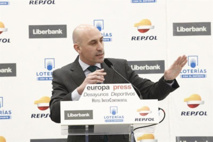 Luis Rubiales, durante el desayuno en el que ha anunciado el nuevo formato de la Supercopa de España.-TWITTER / EUROPA PRESS