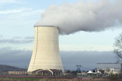 Central nuclear del Golfech, situada en las cercanias del río Garona, en el suroeste de Francia.-CAROLINE BLUMBERG