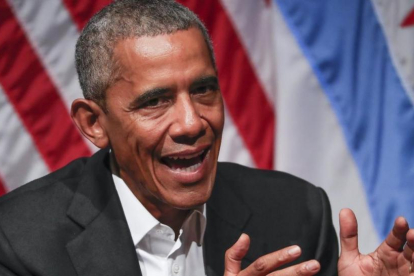 Obama, en su primer acto público tras dejar la presidencia de EEUU, en la Universidad de Chicago, el 24 de abril.-EFE / TANNEN MAURY