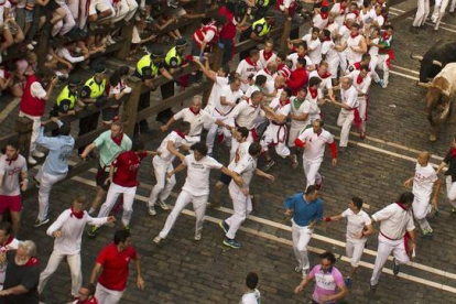 Imagen del primer encierro de los Sanfermines del 2015, con toros de Jandilla.-Foto:   Imagen del primer encierro de los Sanfermines del 2015, con toros de Jandilla.