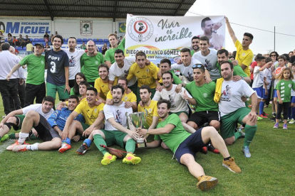 El C.D. Quintana celebra el título de Copa Diputación conseguido en mayo.-DANIEL RODRÍGUEZ