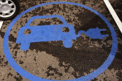 El coche fósil se extinguirá en 2040 y en 2050 solo podrán circular coches eléctricos.-DANNY CAMINAL