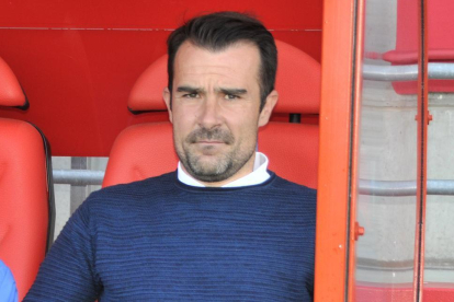 López Garai no se volverá a sentar en el banquillo de Los Pajaritos como entrenador del Numancia.-Valentín Guisande