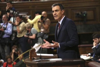 Pedro Sánchez, en la primera sesión del debate de investidura.-DAVID CASTRO