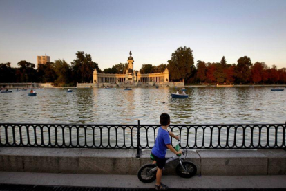 El lago del Parque del Retiro, en Madrid.-JOSÉ LUIS ROCA