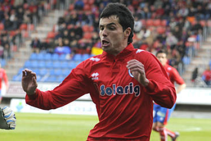 El logotivo de Solarig seguirá en la elástica rojilla. / DIEGO MAYOR-