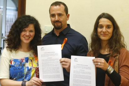 Los diputados de Podemos presentan las iniciativas sobre medios de comunicación, en el Congreso.-EFE