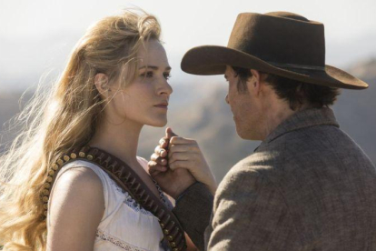 Dolores Abernathy, encarnada por Evan Rachel Wood, en la segunda temporada de Westworld.-HBO