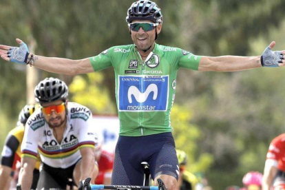Alejandro Valverde triunfa por delante de Peter Sagan en la octava etapa de la Vuelta.-EFE / MANUEL BRUQUE