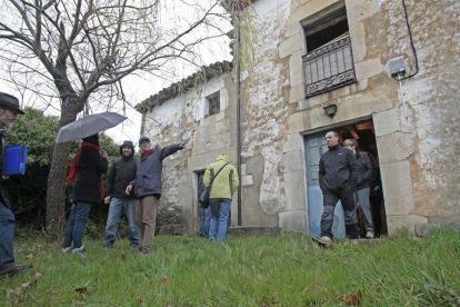 Visita a una de las viviendas ofrecidas por Arraigo.-MARIO TEJEDOR