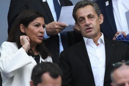 Anne Hidalgo, con Nicolas Sarkozy, el pasado sábado 27 de mayo.-JEAN-FRANCOIS MONIER