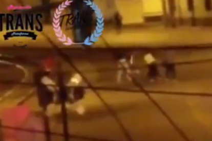 Captura del vídeo de la agresión a una mujer trasngénero en Ecuador-ASOCACIÓN SILUETA X