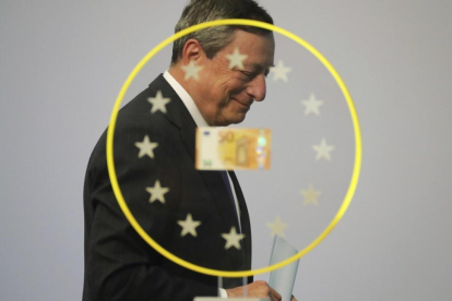 Mario Draghi tras un billete de 50 euros.-