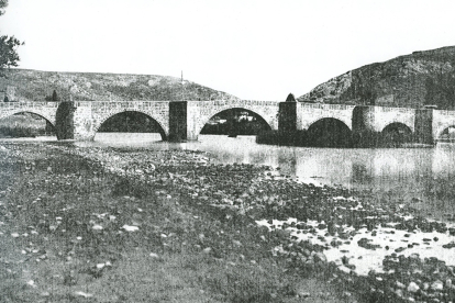 El puente de piedra 1900. FOTÓGRAFO DESCONOCIDO