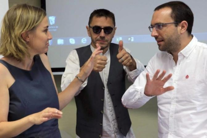Tania Sánchez, Juan Carlos Monedero y Luis Alegre, en los cursos de verano de El Escorial.-