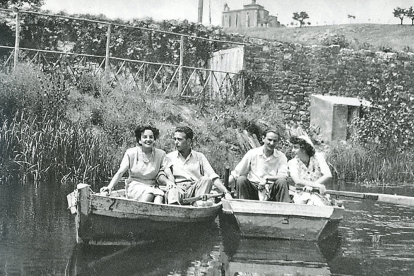 Paseo en barca y terraza del mirador 1958. FOTÓGRAFO DESCONOCIDO