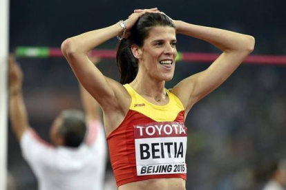Beitia se disculpa tras quedar eliminada en 2,01 metros, en la final de altura.-EFE/FRANCK ROBICHON