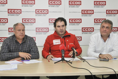 De izquierda a derecha, Álvaro Torres, Juan Manuel Ramos y Miguel Ángel Brezmes.-VALENTIN GUISANDE