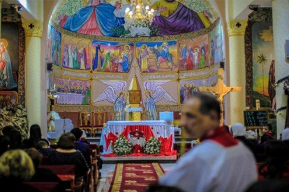 Celebración de la misa de Navidad en una iglesia en Gaza.-EFE