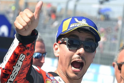 Jorge Lorenzo (Ducati) celebra, eufórico, su tercera pole consecutiva de la temporada.-JAIME GALINDO