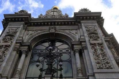 Detalle de la fachada del Banco de España.-AGUSTÍN CATALÁN