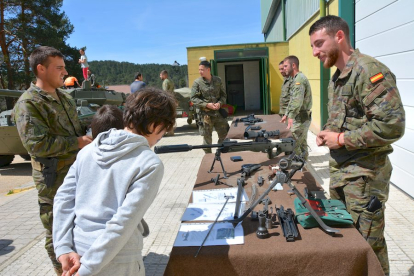 Prácticas militares en Navaleno. RAQUEL FERNÁNDEZ