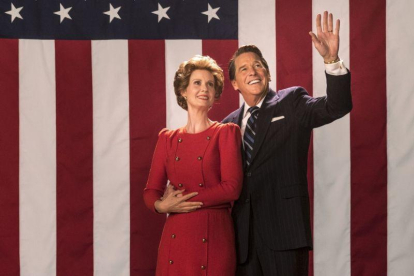 Cynthia Nixon, en el papel de Nancy Reagan, y Tim Matheson, en 'Matar a Reagan'.-HOPPER STONE / National Geographic Channels/ Hopper Stone, SMPSP