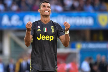 Cristiano Ronaldo se lamenta de una ocasión fallada ante el Chievo en Verona.-ALBERTO PIZZOLI