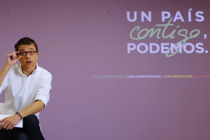 Íñigo Errejón, en la sede de Podemos, durante la presentación del eslogan del partido morado para la campaña electoral del 20-D.-AGUSTÍN CATALÁN