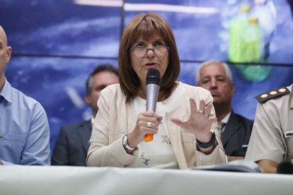 La ministra argentina de Seguridad, Patricia Bullrich, en rueda de prensa tras la detención de la banda.-EFE / DAVID FERNÁNDEZ